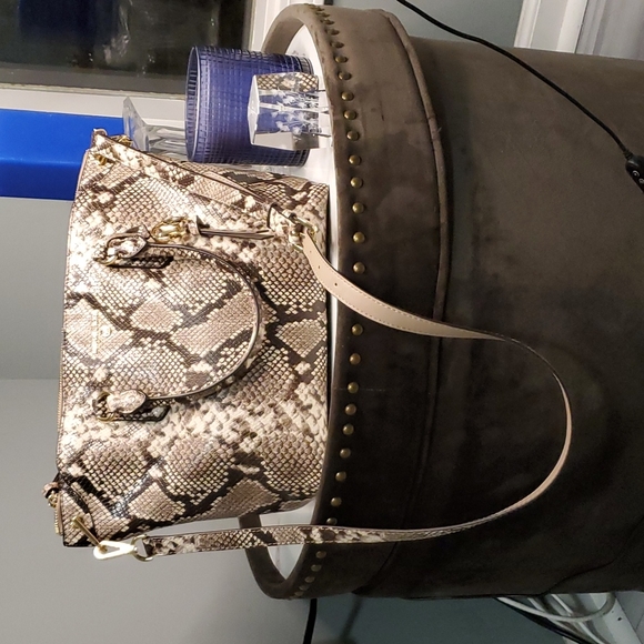 MICHAEL Michael Kors Handbags - SEMI NEW MICHAEL KORS SNAKE 🐍 PRINT CROSSBODY PURSE